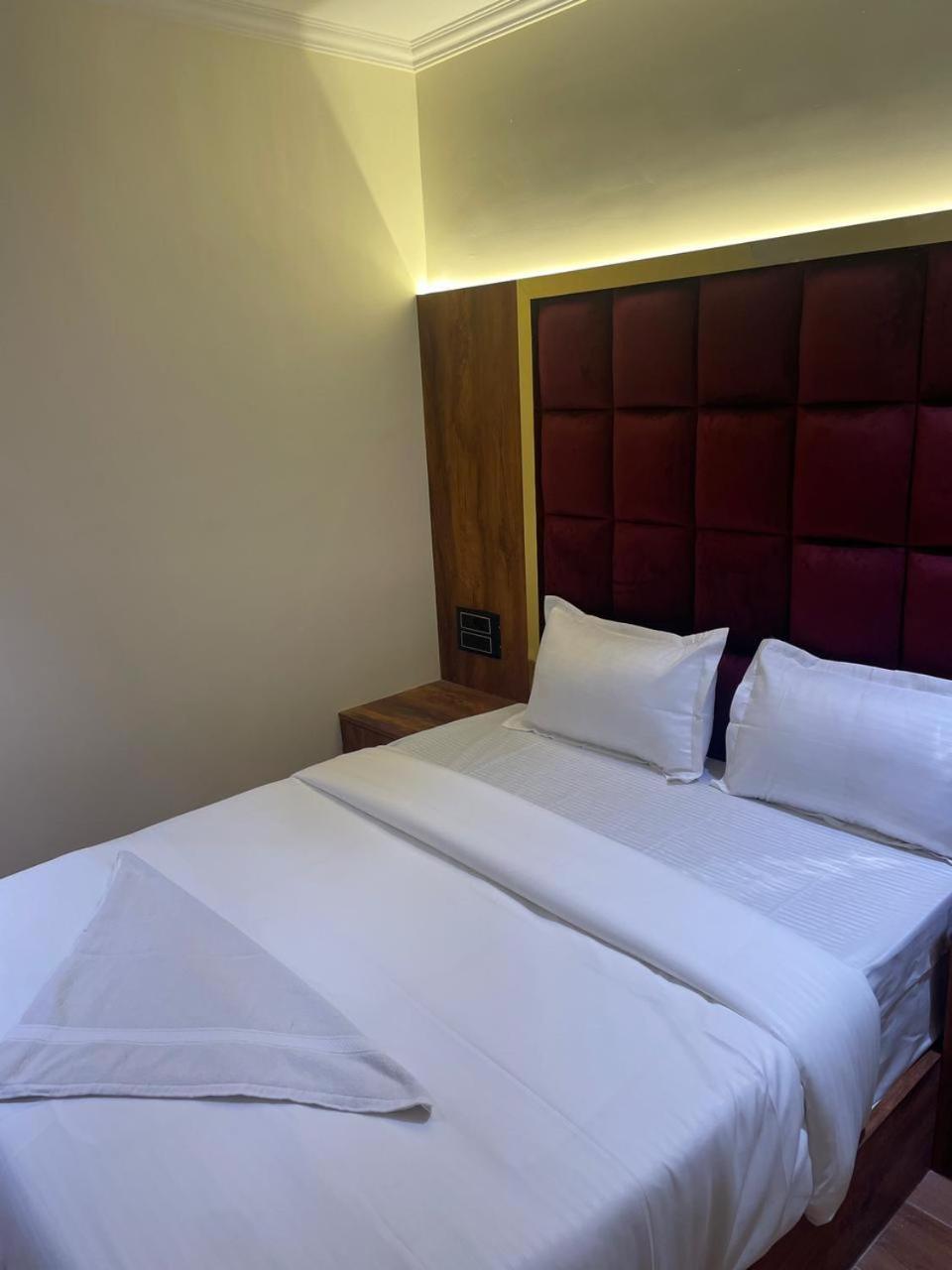 Hotel Sai Palace- Near Tata Memorial Hospital Mumbai Bagian luar foto